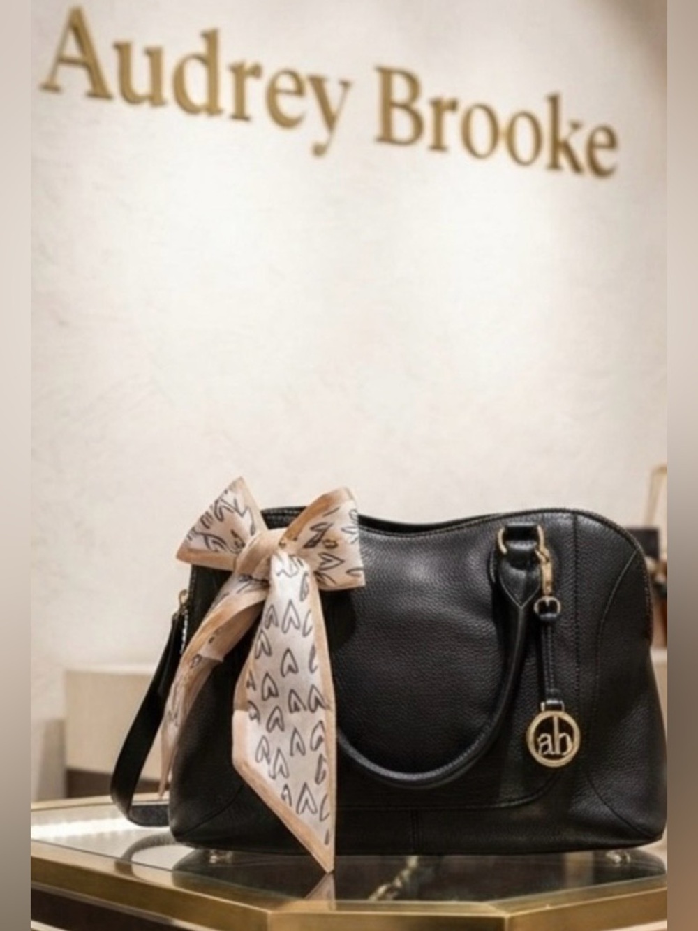 Audrey Brooke black buttery
pebbled Leather Doctor
Satchel & Crossbody EUC